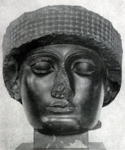 Голова статуи Гудеа из Лагаша. Диорит. 22в. до н. э. Париж. Лувр.