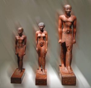 Статуэтки с изображением фараона Псамметиха I, его жены и сына