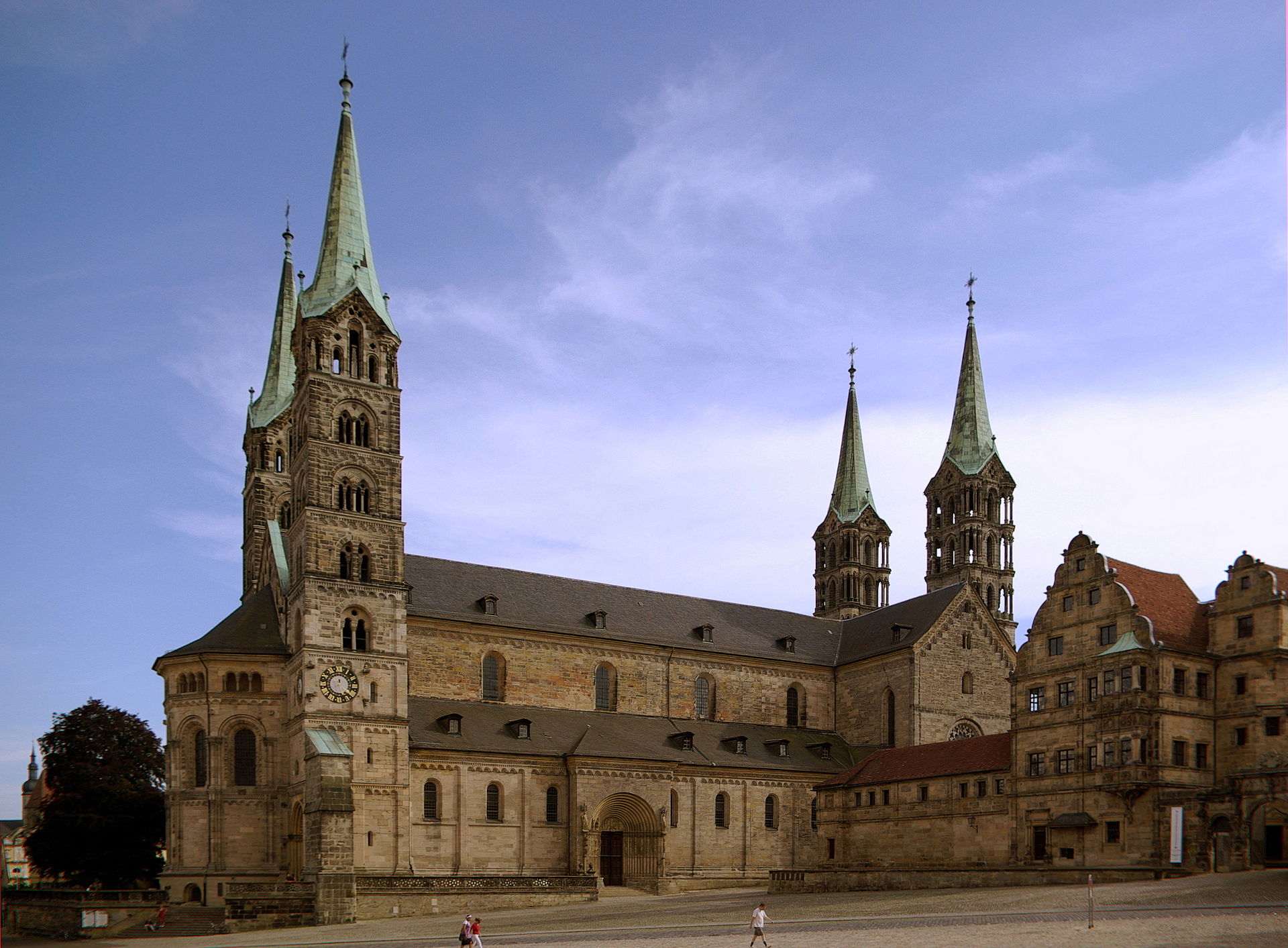 Бамбергский собор, восточный фасад с двумя башнями и полигональными хорами