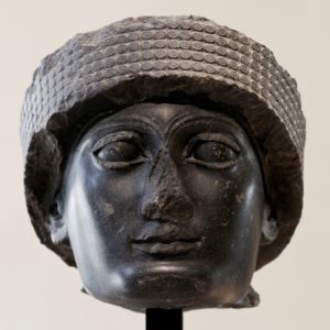 Голова статуи Гудеа из Лагаша. Диорит. 22в. до н. э. Париж. Лувр