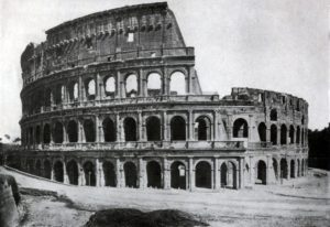 Колизей (амфитеатр Флавиев) в Риме. 75—82 гг. н. э. Общий вид.