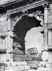 Вид на Колизей через арку Тита