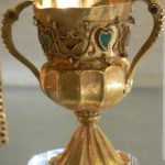 Золотой потир с гранатами и бирюзой; Сокровище Гурдона; Кабинет медалей, Париж.