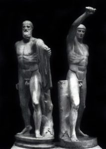 Критий и Несиот. Гармодий и Аристогитон. Около 477 г. до н. э. Мраморная римская копия (с последующими дополнениями) с утраченного бронзового оригинала. Неаполь. Национальный музей