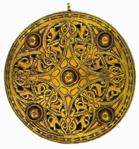 Брошь Стрикленда. 9 век. Скандинавия. Золото, синее стекло. Британский музей
