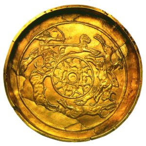 Золотая чаша с охотничьими сценами. 15 - 14 век до н. э. Золото; ковка, чеканка